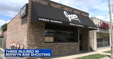 Berwyn shooting: 3 shot at Juniors Bar & Grill on Ogden Avenue, police say