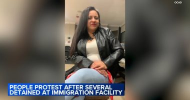 Broadview protest demands release of Chicago mother detained by ICE during South Loop routine check-in