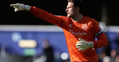 Celtic transfer blow as possible Joe Hart replacement open to staying in Championship