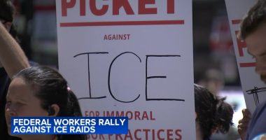 Chicago federal workers use lunch hour to protest ICE raids, citing safety