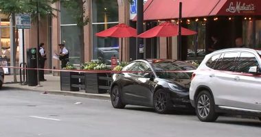 Chicago shooting injures man during fight on Wells Street in River North: CPD