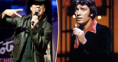 Country music icon rushed to hospital after slurring his words, ending concert early
