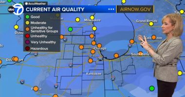 Current air quality Chicago: Canadian wildfire smoke leading to high AQI in Illinois, Indiana counties with alert in effect