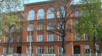 Miriam-Makeba Grundschule, a brick school building.