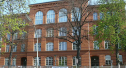 Miriam-Makeba Grundschule, a brick school building.