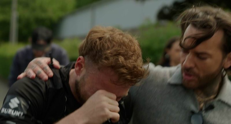 Emotional moment Sam Thompson breaks down in tears during marathon