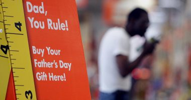 Father’s Day spending climbs, narrows gap with Mother’s Day