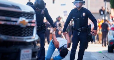 Federal agents clash with anti-deportation protesters in LA