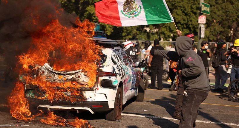 Florida sheriff threatens to KILL violent protesters