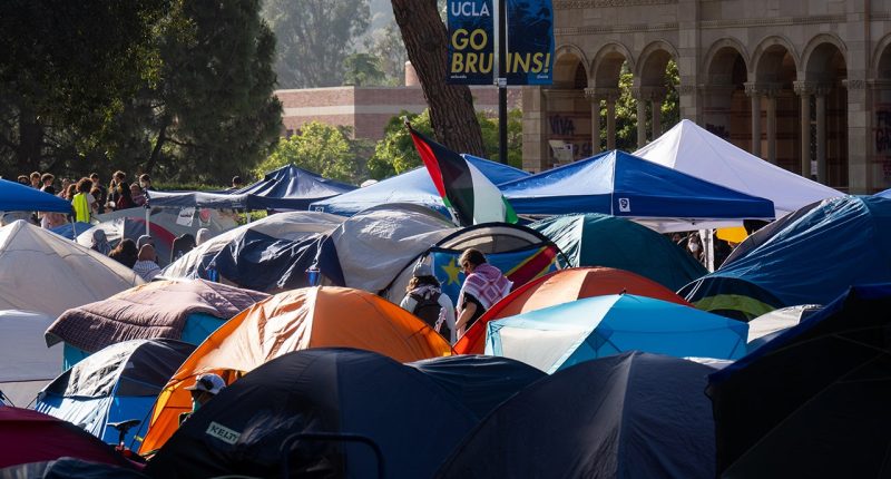 How a keffiyeh-wearing keynote speaker sparked boos for Jews at my UCLA graduation