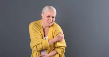 How to Relieve Frozen Shoulder During Menopause: Effective Home Remedies