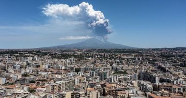 Huge eruption on Italy's Mount Etna leaves tourists fleeing volcano
