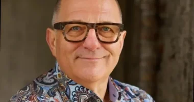 Hugh Wallace Wiki, Age, Partner, Net Worth, Husband, Height |
