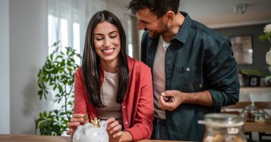 Is $15 an hour enough? Only for DINKs in these states, data shows