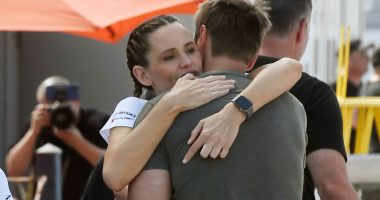 Jennifer Garner kisses boyfriend John Miller