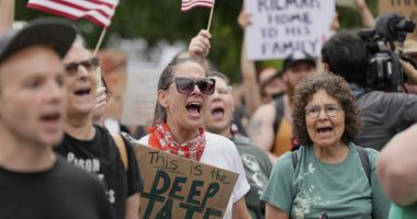 Judge orders Kilmar Abrego Garcia’s release from jail before trial, but ICE plans to detain him