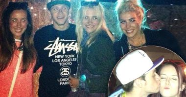 Let me kiss you! One Direction heartthrob Niall Horan hangs out with female fans backstage at Virgin Media's V Festivall