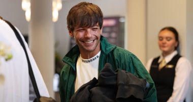 Louis Tomlinson and Sam Thompson FINALLY meet at Soccer Aid training