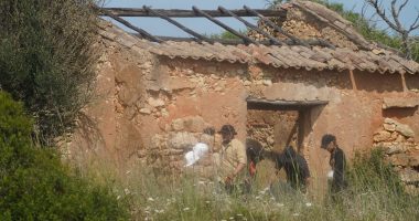 Madeleine McCann investigators search rundown farmhouse in Portugal