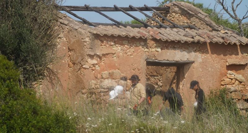 Madeleine McCann investigators search rundown farmhouse in Portugal