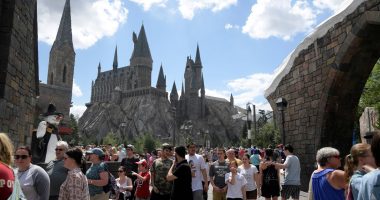 Man sues Universal after getting stuck on roller coaster