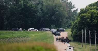 Man suspected of shooting 2 Minnesota lawmakers caught, AP sources says