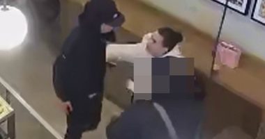 Moment Bridgerton actress has her phone stolen and fights for it back
