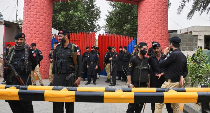 Over 200 inmates escape Pakistani prison after earthquake
