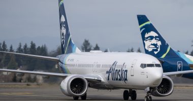 Passenger in custody after 'direct threat' to airplane shuts down Seattle Airport runways
