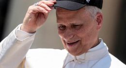 Pope Leo leaves White Sox fans in disbelief as Chicago native dons cap