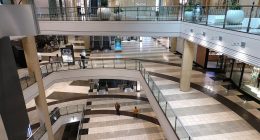 San Francisco's biggest mall loses another clothing store