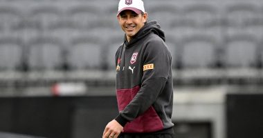 See the touching Billy Slater dressing room act that speaks volumes about his scandal-plagued State of Origin week