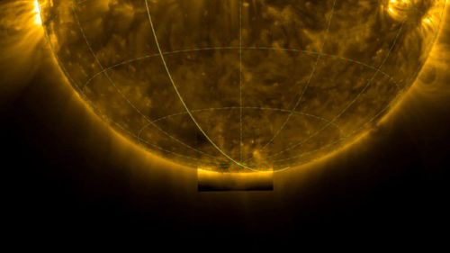 The first photos of the sun's south pole have been sent back to earth by a spacecraft.