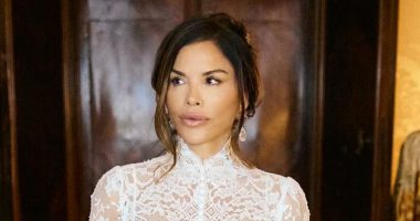 Staff in background of Lauren Sanchez's bridal photos go viral
