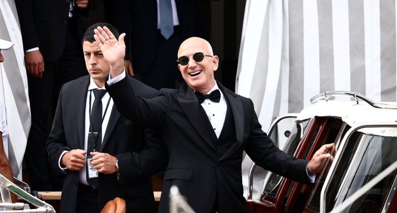 Stars arrive to see Jeff Bezos and Lauren Sanchez's $20m wedding