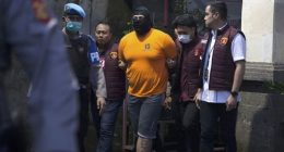 Suspects paraded as police reveal new details on Australian Bali villa shooting