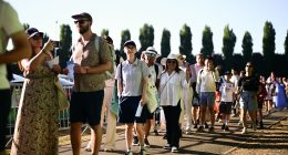 Tennis fans told NOT to travel to Wimbledon with queue 'at capacity'
