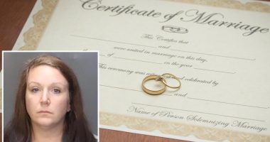 Texas man discovers ex-fiancÃ©e married him without his knowledge after finding package at home â days after breakup
