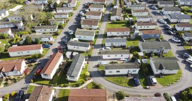 The house-flipping phenomenon that is earning Americans big bucks