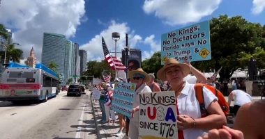 Thousands gather in cities across the country for 'No Kings' rallies