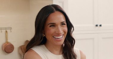 Tina Fey and Amy Poehler poke fun at Meghan Markle and her recipes