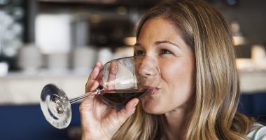 Traveler teaches Karen a lesson during bizarre restaurant encounter
