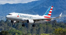 American Airlines Airbus A319 landing.
