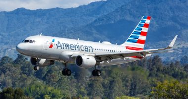 American Airlines Airbus A319 landing.