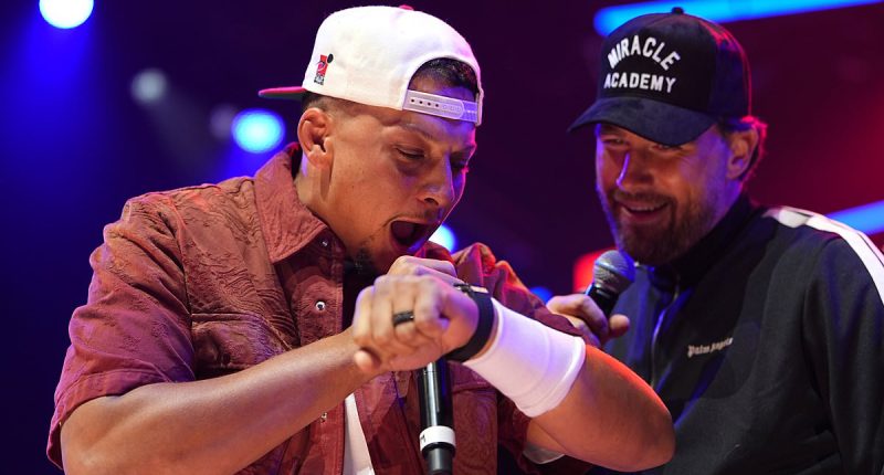 Travis Kelce, Patrick Mahomes wow crowd at Kansas City charity event