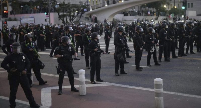 Troops in LA can detain individuals, general says
