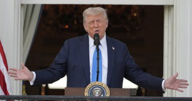 Trump suspends Harvard University's foreign student visa program