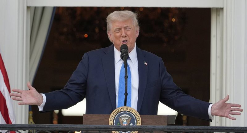 Trump suspends Harvard University's foreign student visa program