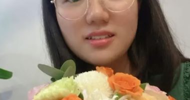 Yunqing Jian holding a bouquet of flowers.