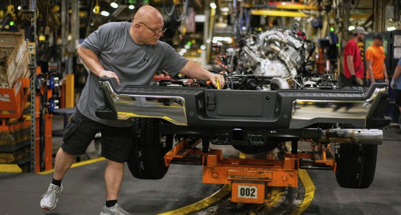 US job openings rose unexpectedly in April, a sign the American labor market remains resilient